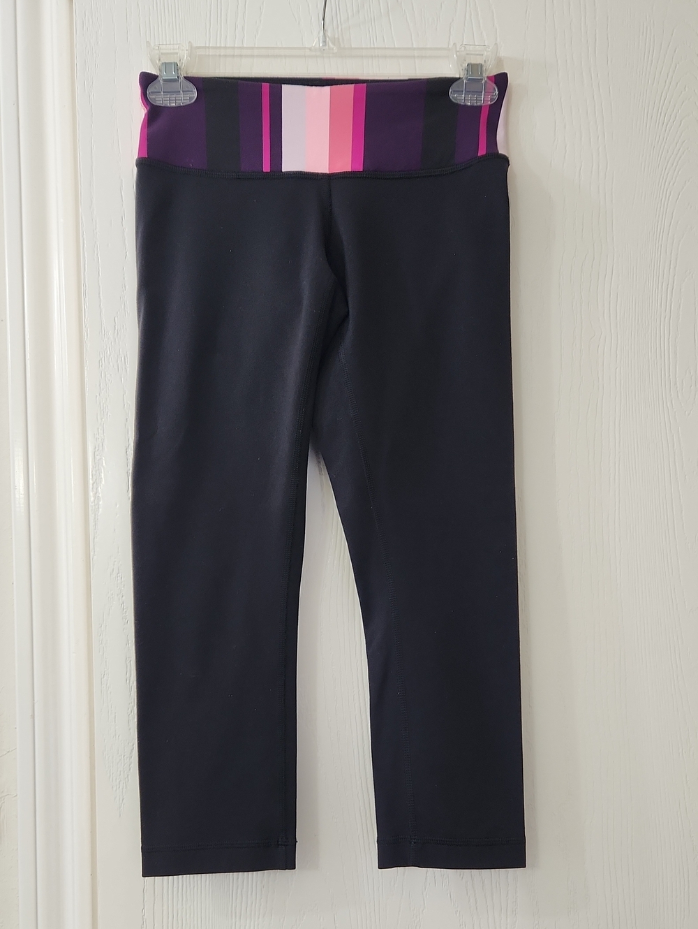 Lululemon Yoga Wunder Under Crop Black/Assorted Strip Bleached Coral Size 4 GUC